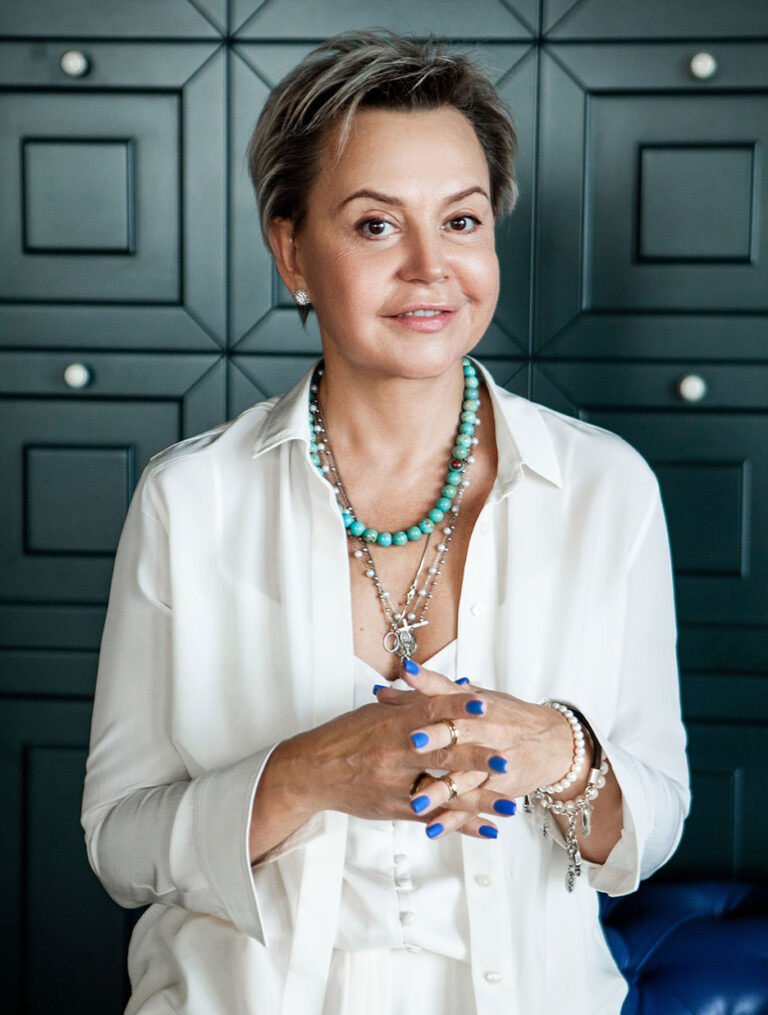 https://www.elenachava.com/wp-content/uploads/2024/01/top-2-768x1015.jpg